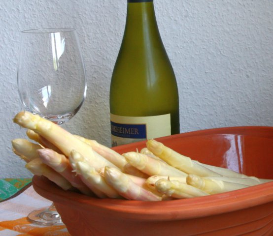 spargel_mit_wein